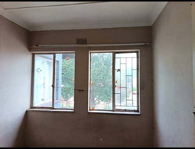 38 BEDROOM FLAT FOR SALE IN VANDERBIJLPARK CW 6